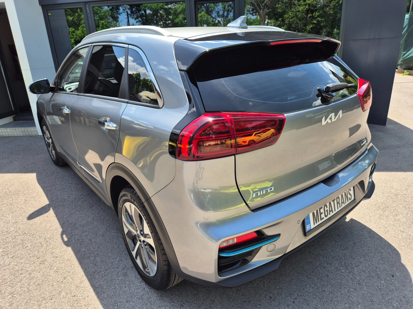 Kia Niro EV 64 kWh Noblesse ГАРАНЦИЯ - Налични 6 бр. в БГ, снимка 4 - Автомобили и джипове - 54668830