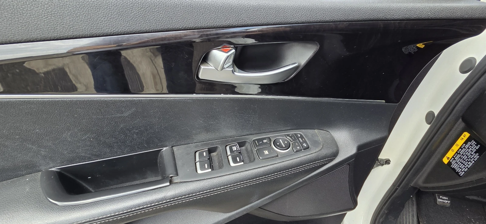 Kia Sorento 2.2* ПОДГРЕВ ВОЛАН* ЛЮК* КРАЙНА ЦЕНА, снимка 8 - Автомобили и джипове - 56025303