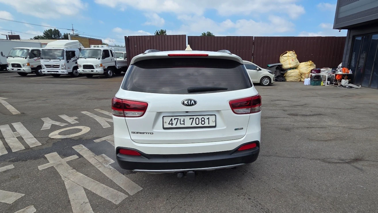 Kia Sorento 2.2* ПОДГРЕВ ВОЛАН* ЛЮК* КРАЙНА ЦЕНА, снимка 4 - Автомобили и джипове - 56025303