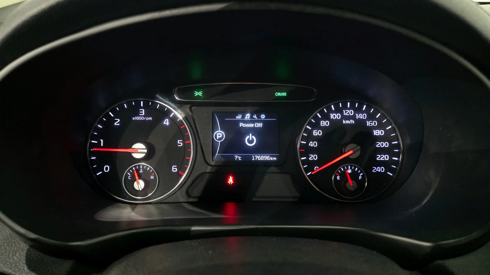 Kia Sorento 2.2* ПОДГРЕВ ВОЛАН* КРАЙНА ЦЕНА, снимка 8 - Автомобили и джипове - 56025303