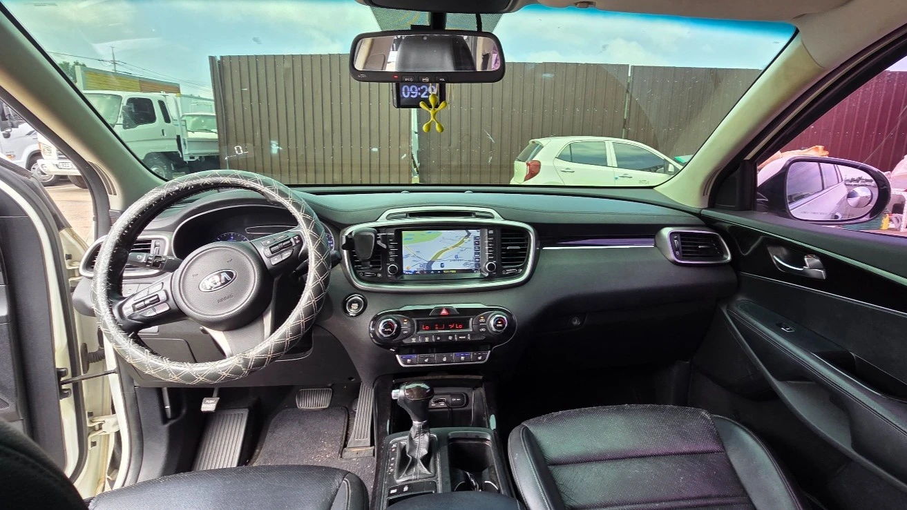Kia Sorento 2.2* ПОДГРЕВ ВОЛАН* ЛЮК* КРАЙНА ЦЕНА, снимка 12 - Автомобили и джипове - 56025303