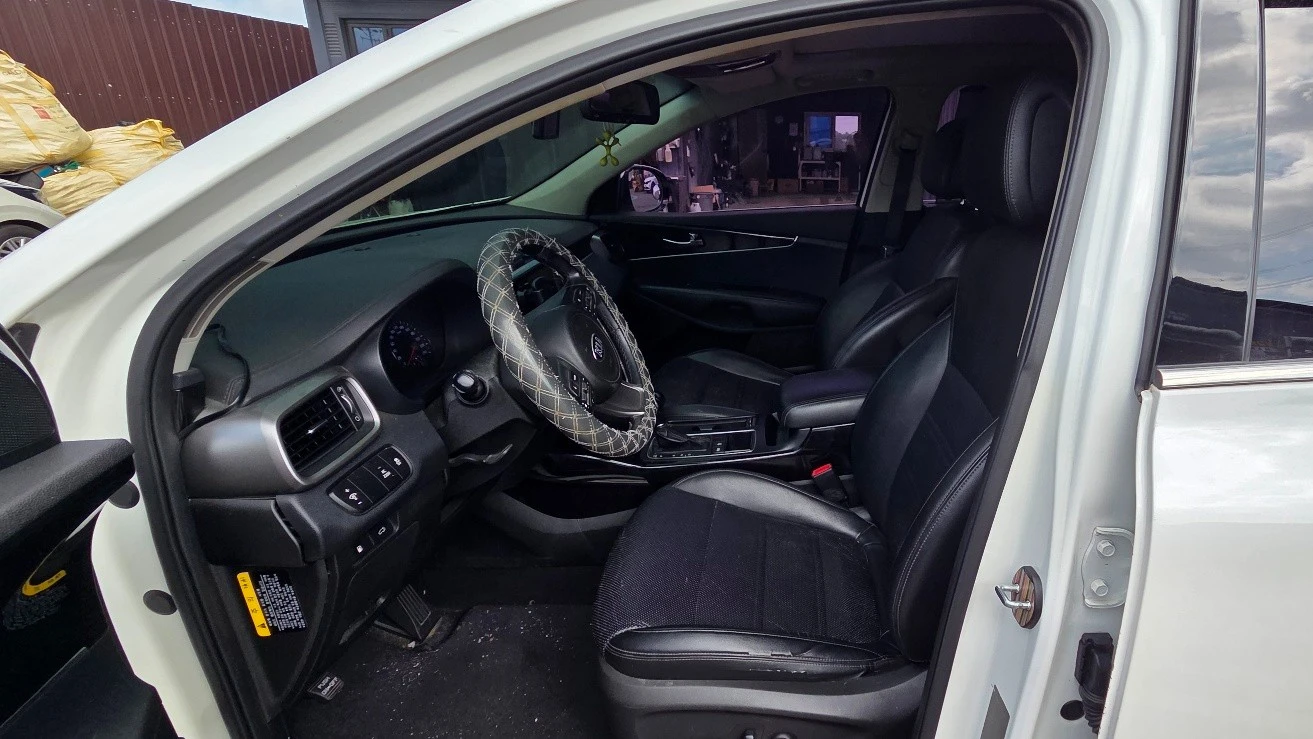 Kia Sorento 2.2* ПОДГРЕВ ВОЛАН* ЛЮК* КРАЙНА ЦЕНА, снимка 7 - Автомобили и джипове - 56025303