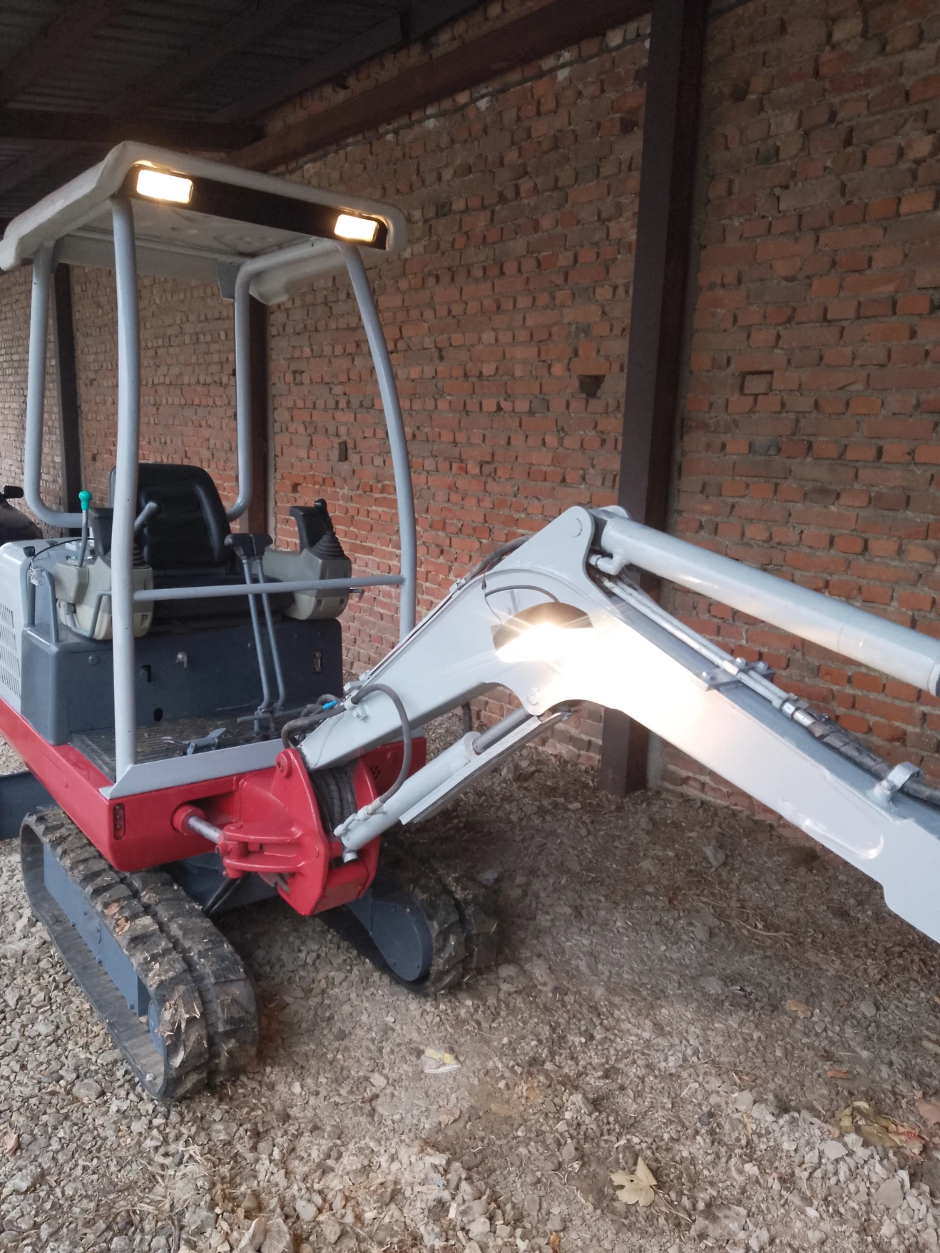 ����� Takeuchi | Mobile.bg � ����������� 1