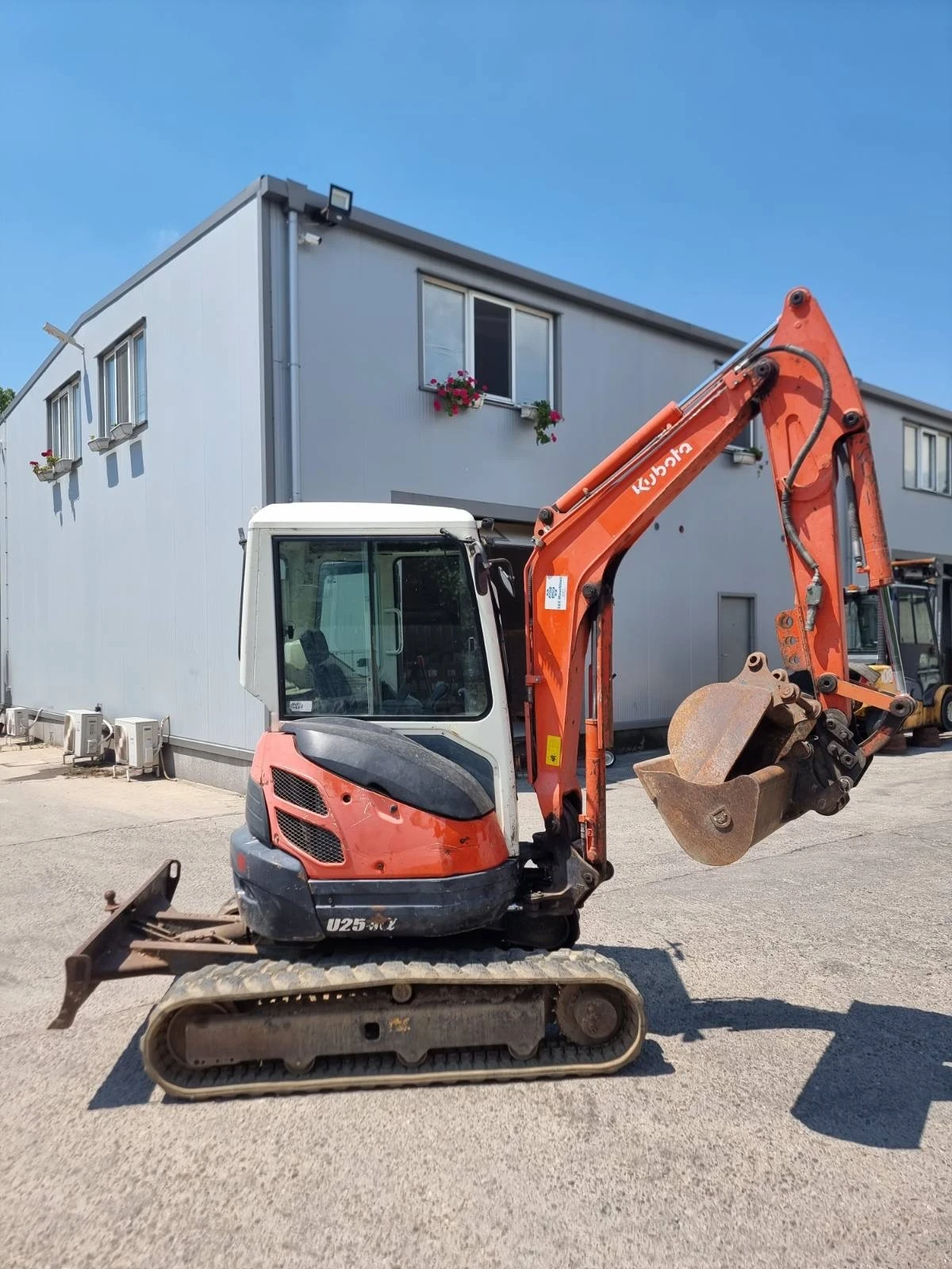Багер Kubota U25