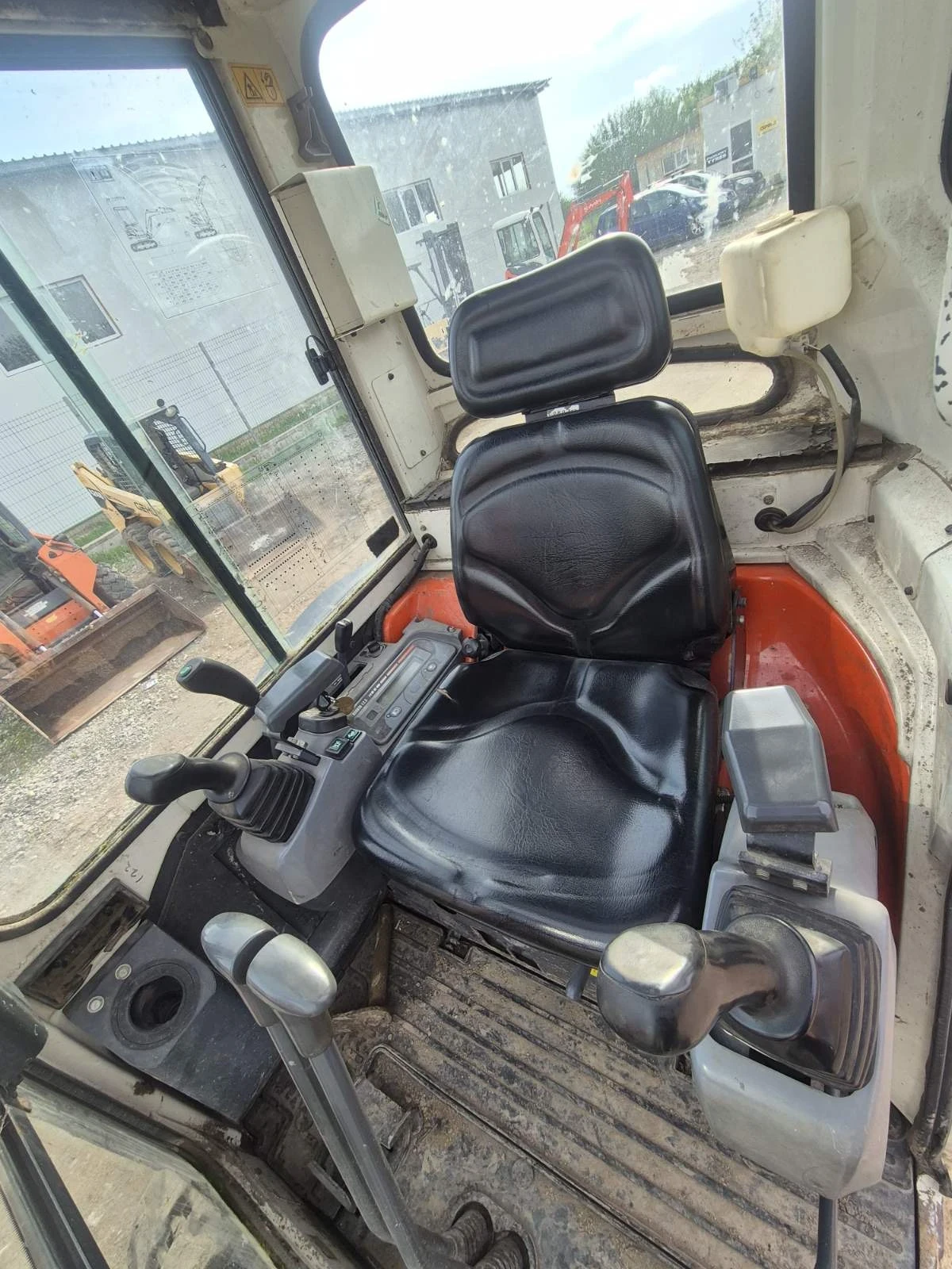 Багер Kubota U25, снимка 5 - Индустриална техника - 54359917