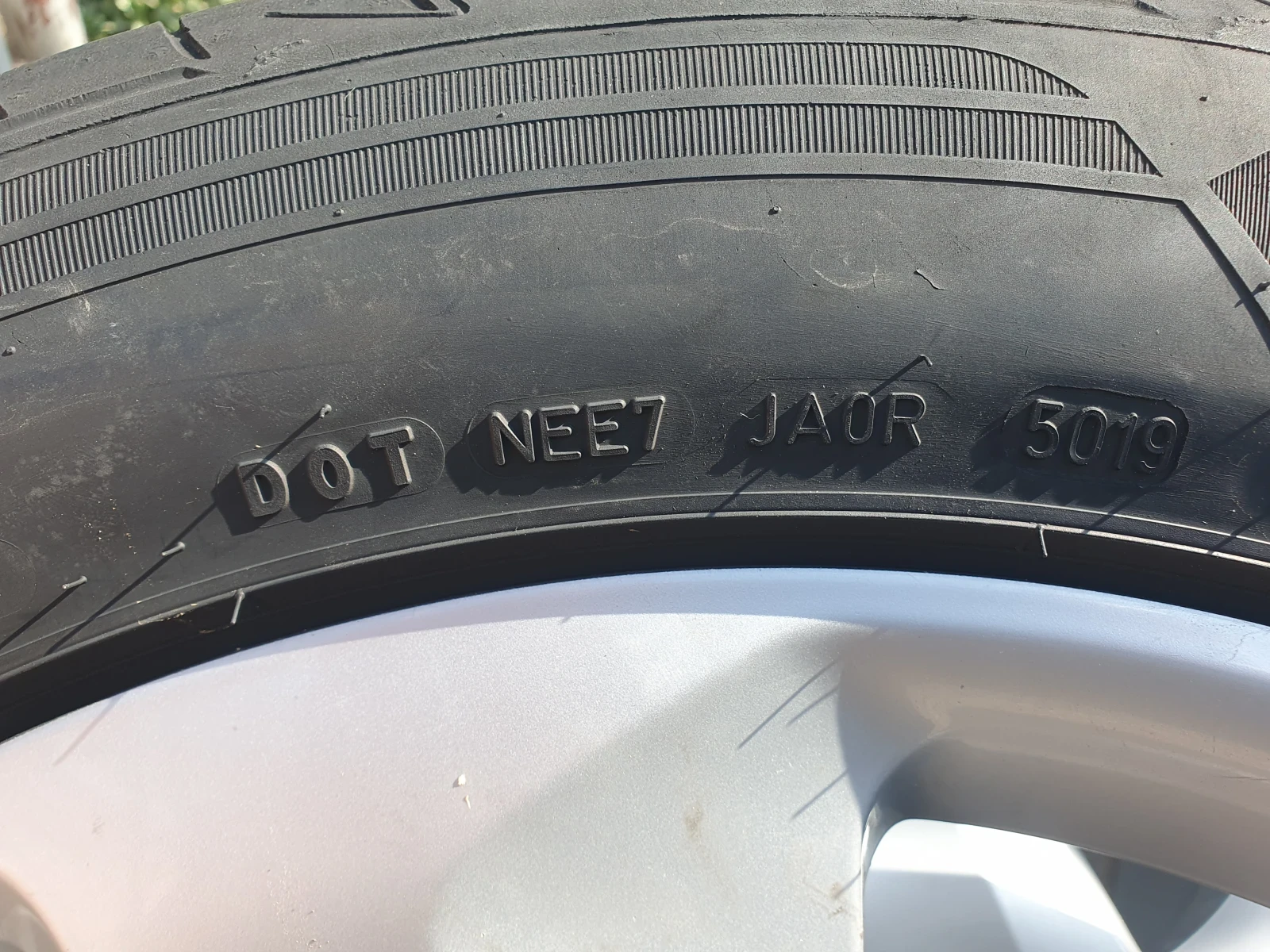 Гуми Летни 235/55R19, снимка 3 - Гуми и джанти - 53849742