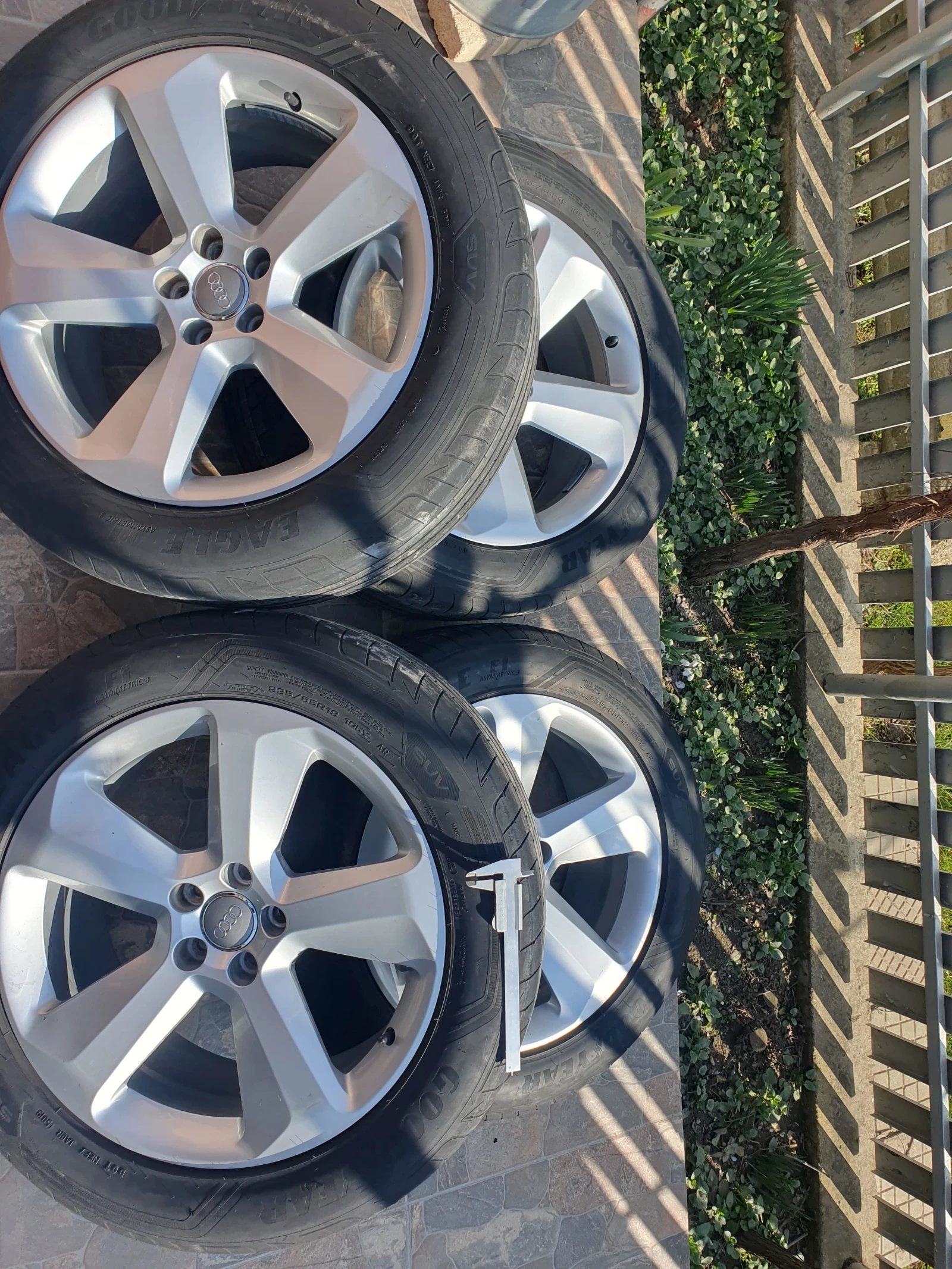 Гуми Летни 235/55R19, снимка 4 - Гуми и джанти - 53849742