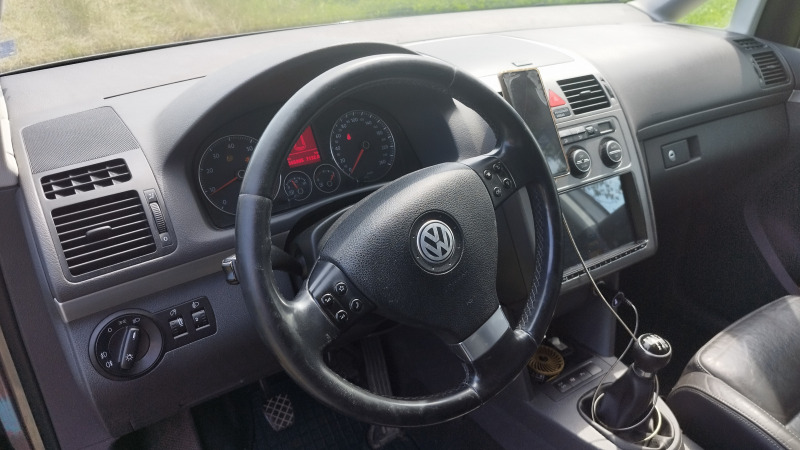 VW Touran 1.4 TSI, снимка 9 - Автомобили и джипове - 45125574
