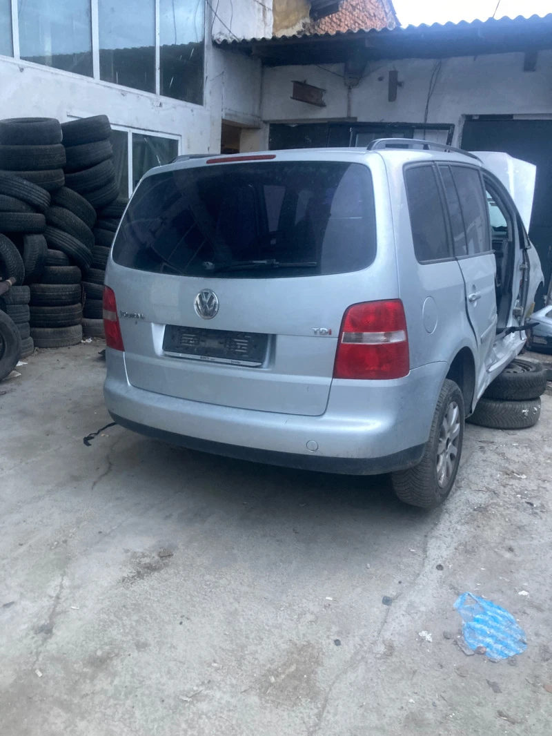 VW Touran 1.9 TDI tip.AVQ, снимка 1 - Автомобили и джипове - 44036436