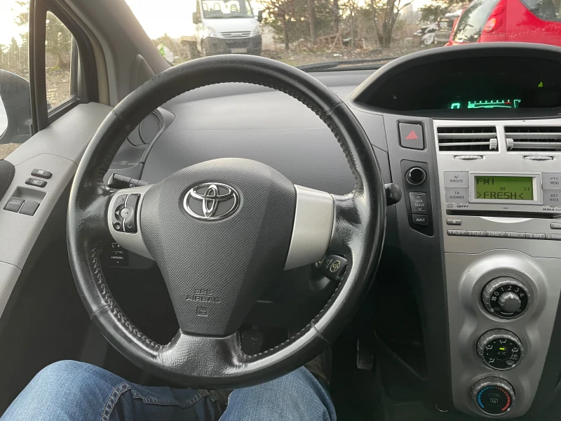 Toyota Yaris Vvt, снимка 7 - Автомобили и джипове - 48759924