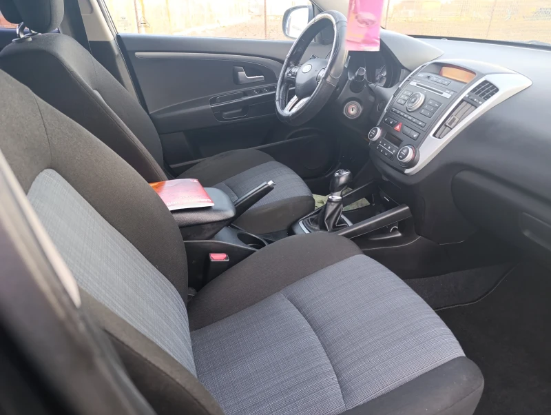 Kia Ceed 1.6 CRDI, снимка 7 - Автомобили и джипове - 50293510