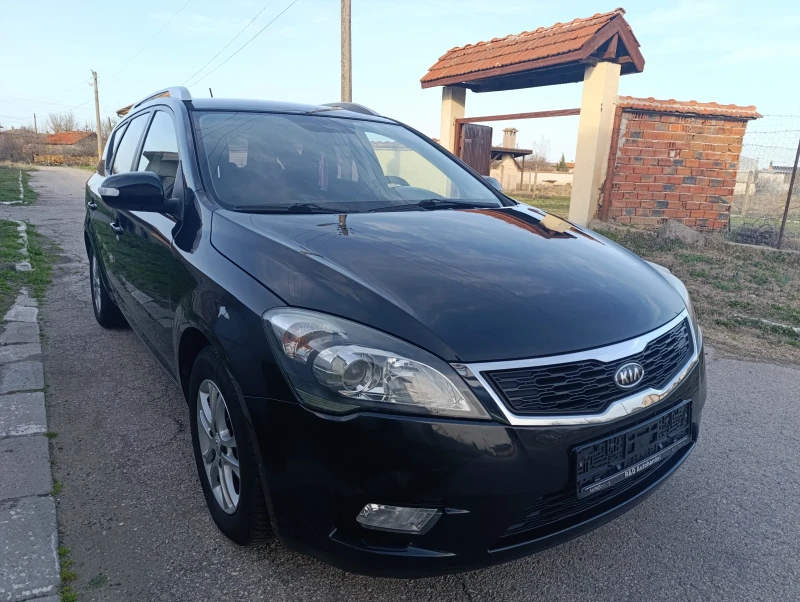 Kia Ceed 1.6 CRDI, снимка 3 - Автомобили и джипове - 50293510