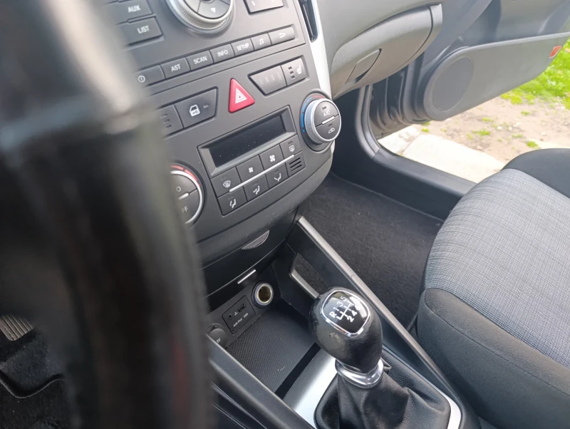 Kia Ceed 1.6 CRDI, снимка 9 - Автомобили и джипове - 50293510