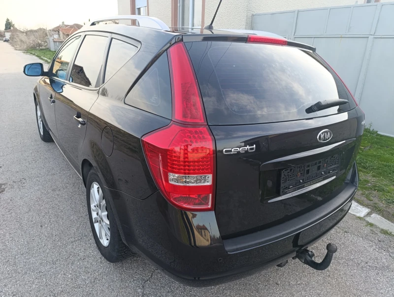 Kia Ceed 1.6 CRDI, снимка 6 - Автомобили и джипове - 50293510