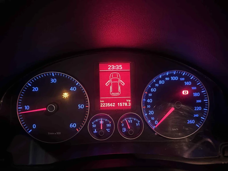 VW Golf 1.9 TDI, снимка 15 - Автомобили и джипове - 52242731