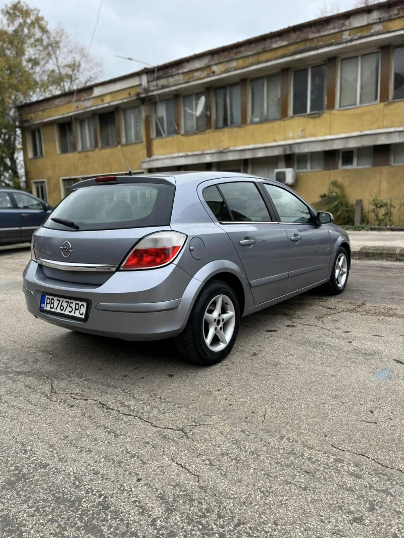 Opel Astra 1.7 101 кс 2005г, снимка 4 - Автомобили и джипове - 52305107
