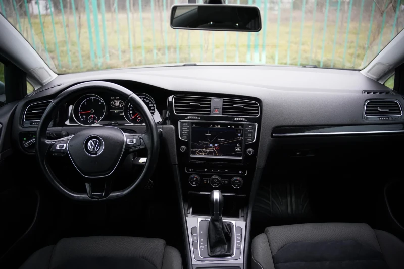 VW Golf 7* TDI * Automatic* Navi* Distronic* Alcantara, снимка 12 - Автомобили и джипове - 53513151