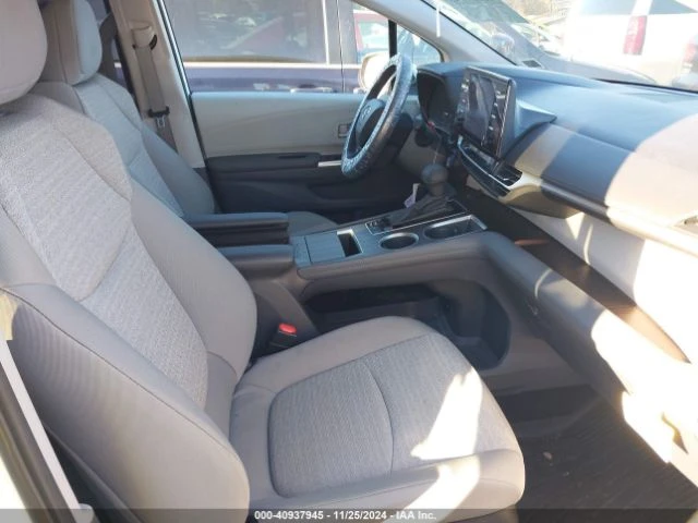 Toyota Sienna LE* 4x4* BLIND SPOT* ЗАДНА КАМЕРА, снимка 5 - Автомобили и джипове - 48629931