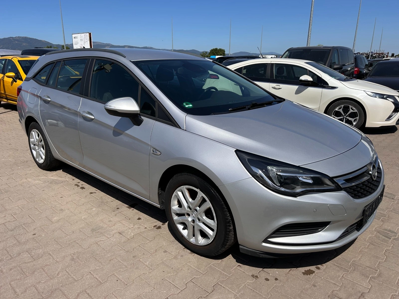 Opel Astra 1.4i NAVI EURO 6 ЛИЗИНГ - изображение 4