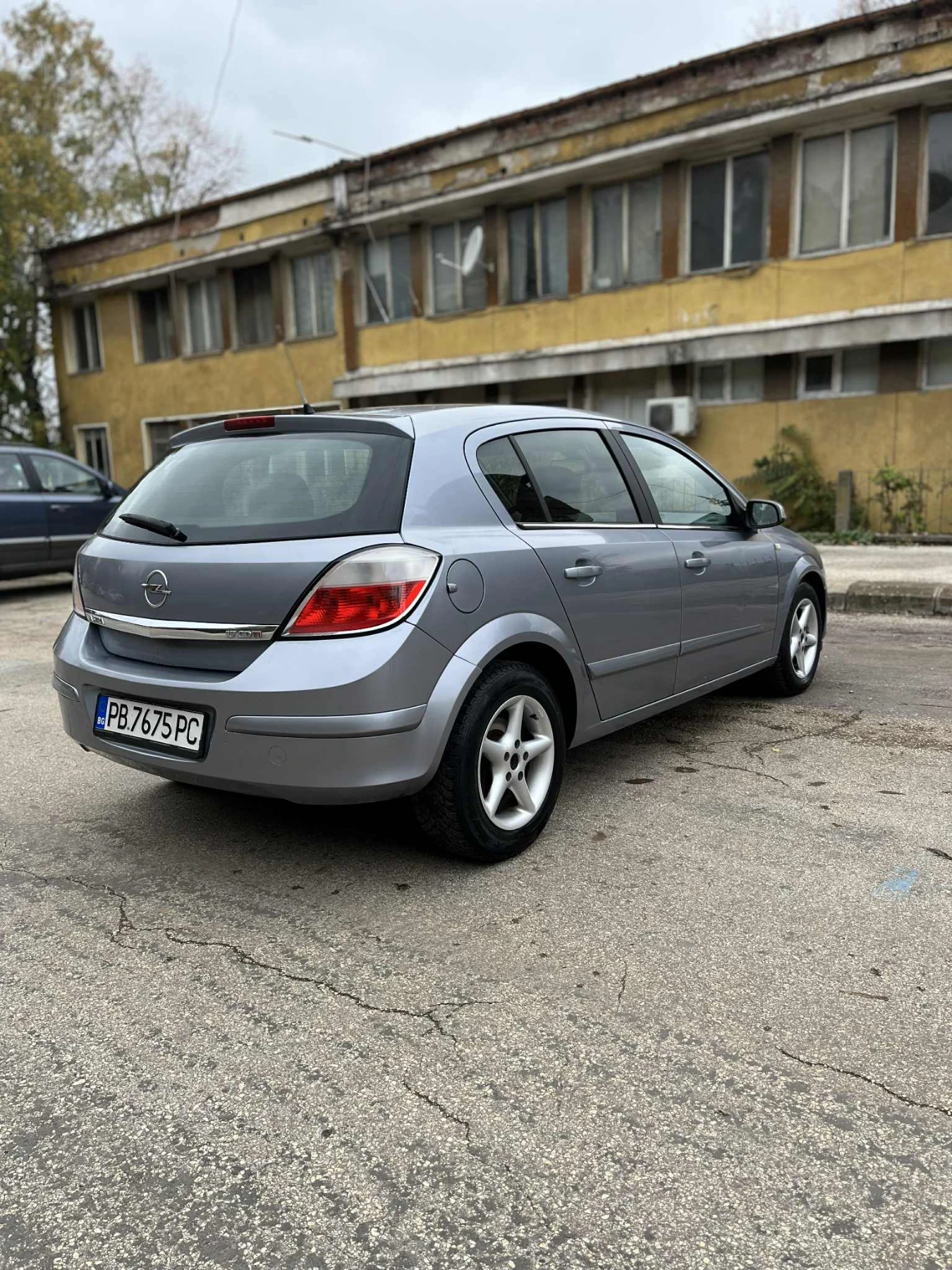 Opel Astra 1.7 101 кс 2005г - изображение 4