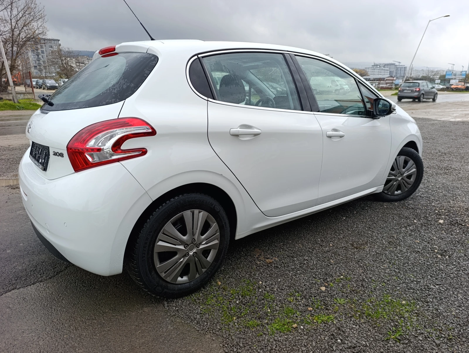 Peugeot 208 1.6i АВТОМАТИК - изображение 5