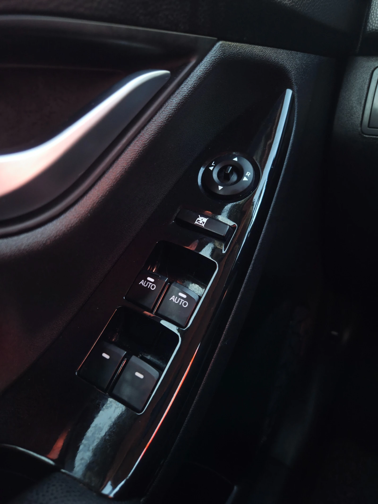 Hyundai Ix20 1.6CRDi* EURO 6B* 116к.с.* УНИКАЛЕН* , снимка 15 - Автомобили и джипове - 53830555