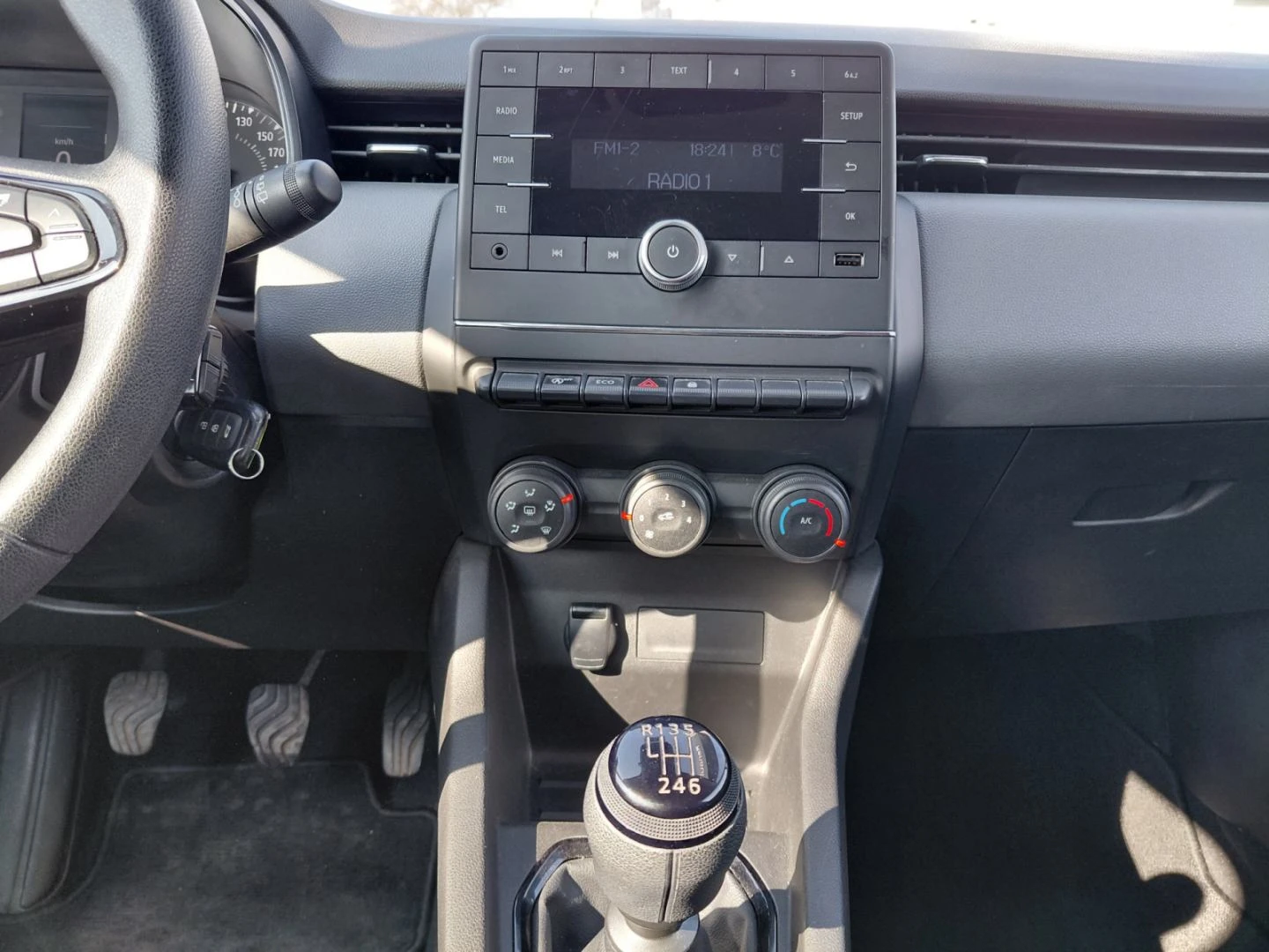 Renault Clio 1.0TCe/90k.c./Life, снимка 13 - Автомобили и джипове - 53995096