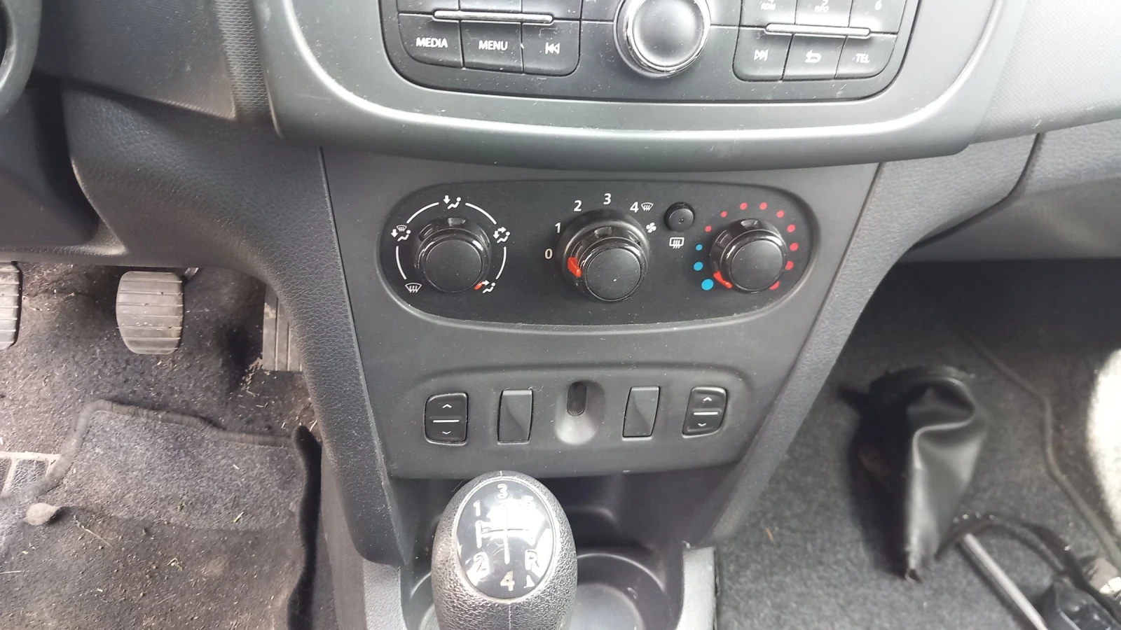 Dacia Sandero, снимка 2 - Автомобили и джипове - 54423813