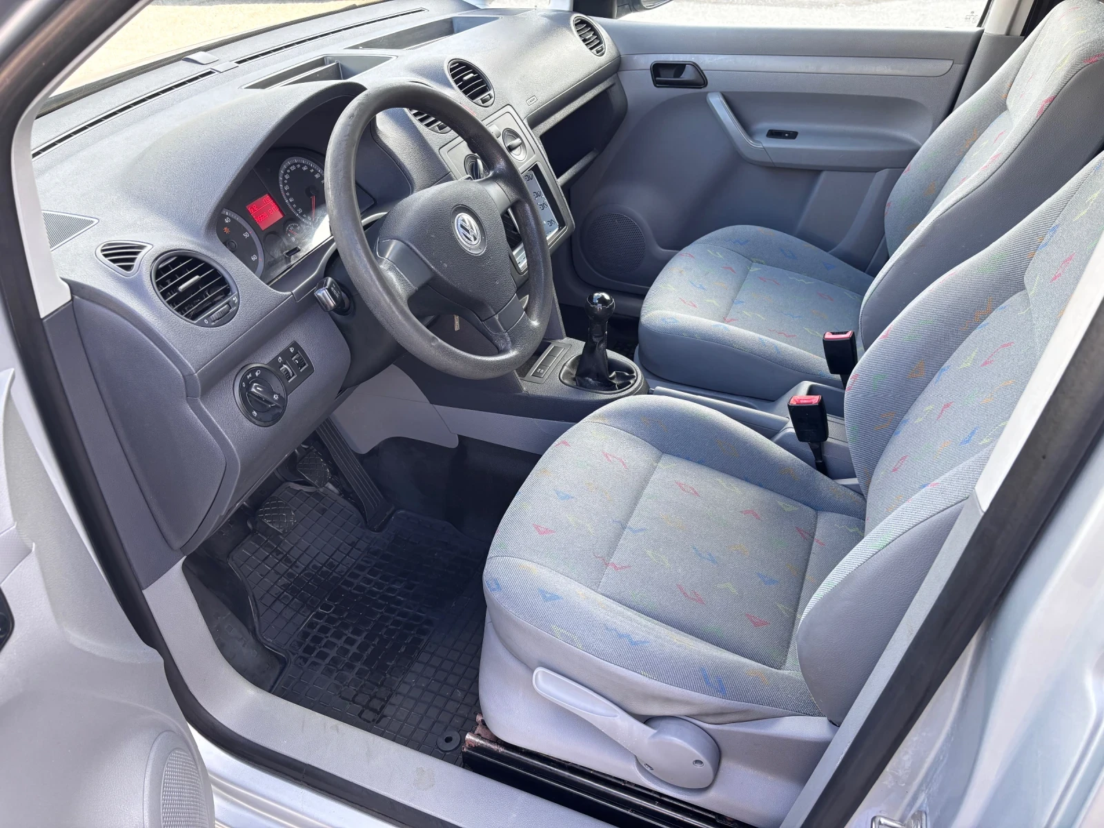 VW Caddy 1.9TDI * Климатик* , снимка 9 - Автомобили и джипове - 54511150