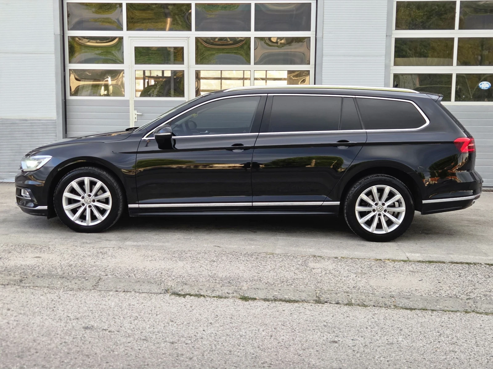 VW Passat 2.0TDI R-LINE, снимка 6 - Автомобили и джипове - 55401069