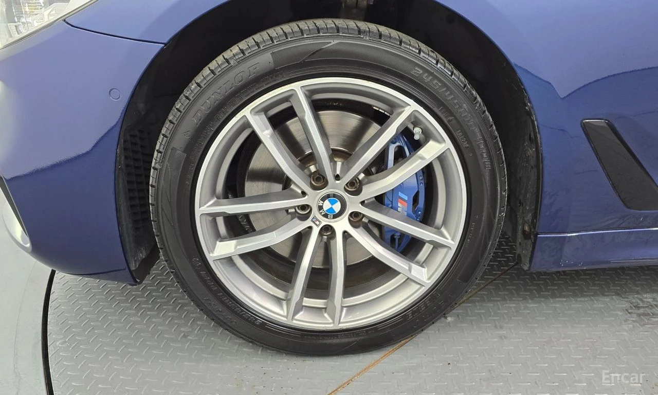 BMW 530 i xDrive M SPORT* DISTRONIC* 360* ХЕДЪП* ОБДУХВАНЕ, снимка 5 - Автомобили и джипове - 55528416