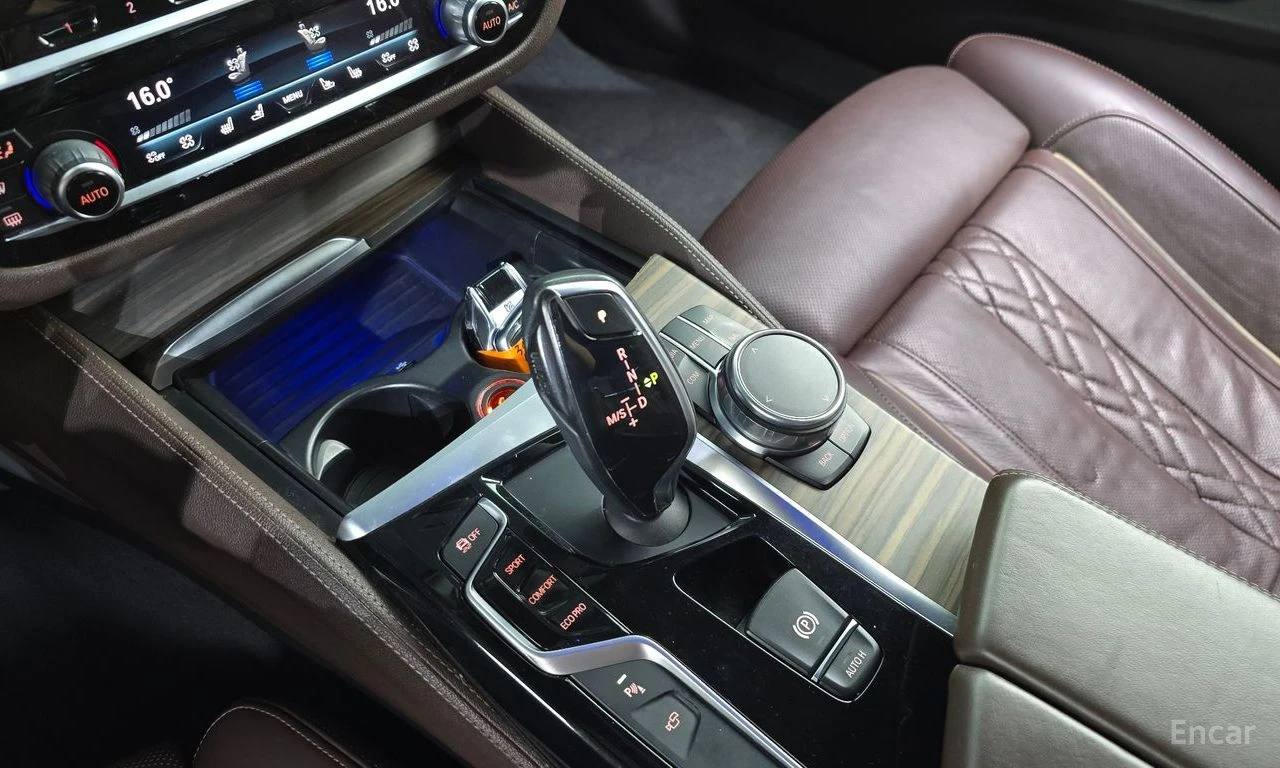 BMW 530 i xDrive M SPORT* DISTRONIC* 360* ХЕДЪП* ОБДУХВАНЕ, снимка 13 - Автомобили и джипове - 55528416