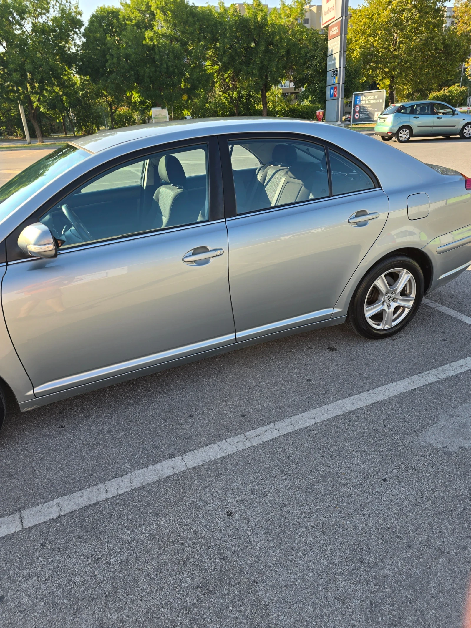 Toyota Avensis 2, 0 D4D, снимка 3 - Автомобили и джипове - 55631558