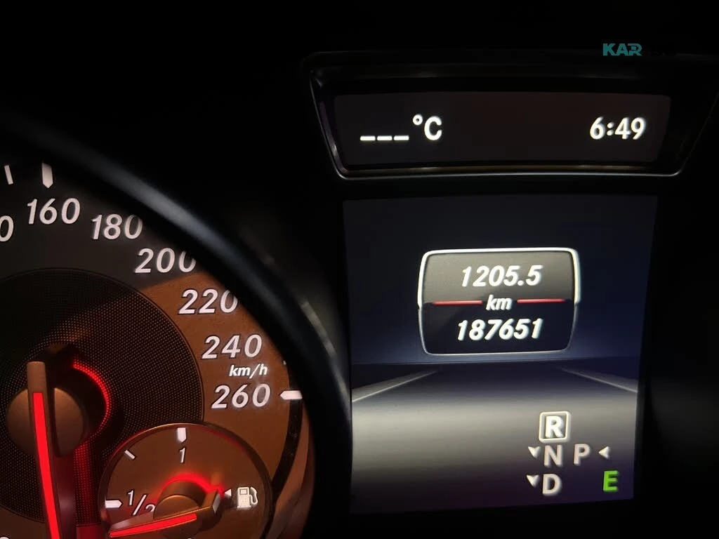 Mercedes-Benz CLA * AMG Line * PANORAMA *  AвтоКредит * (ЦЕНА ДО БГ), снимка 17 - Автомобили и джипове - 55847433