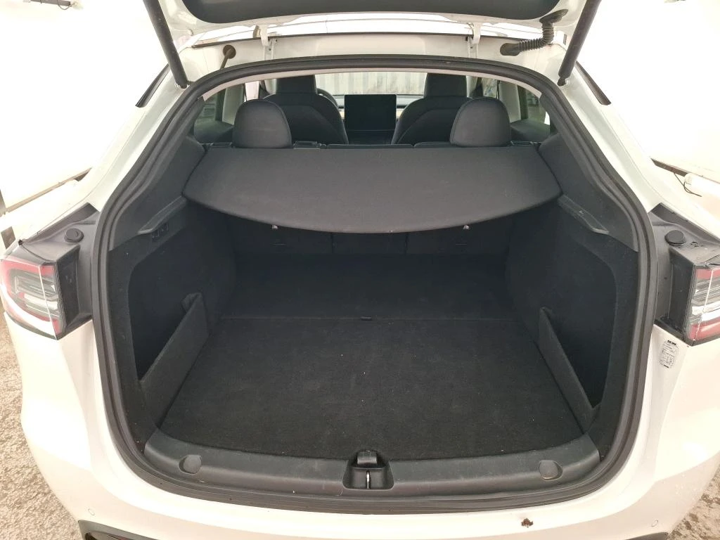 Tesla Model Y Long Range Dual Motor AWD Navi Leather 88% SoH , снимка 11 - Автомобили и джипове - 56115098