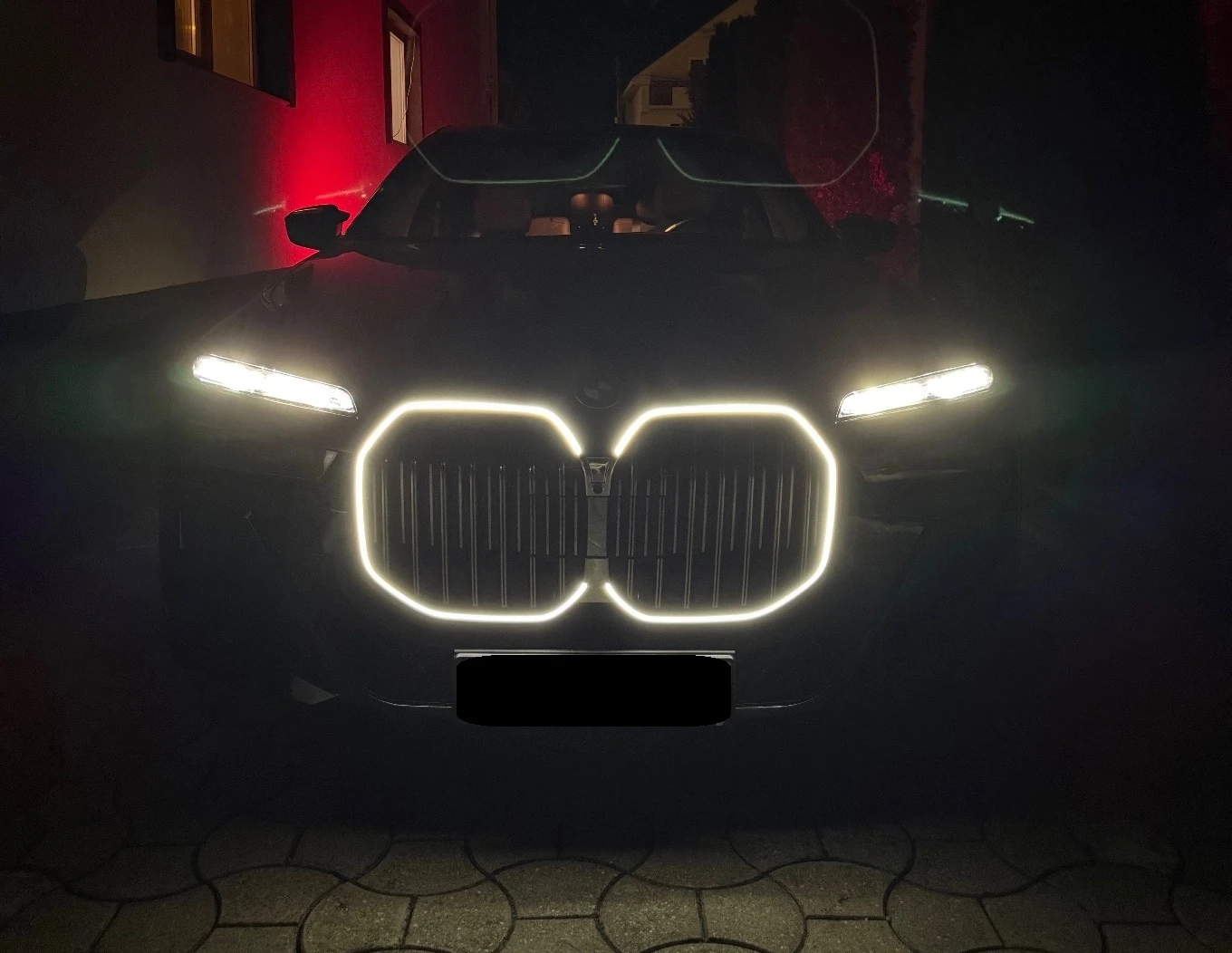 BMW 750 e xDrive M Sport Paket, снимка 13 - Автомобили и джипове - 56222235