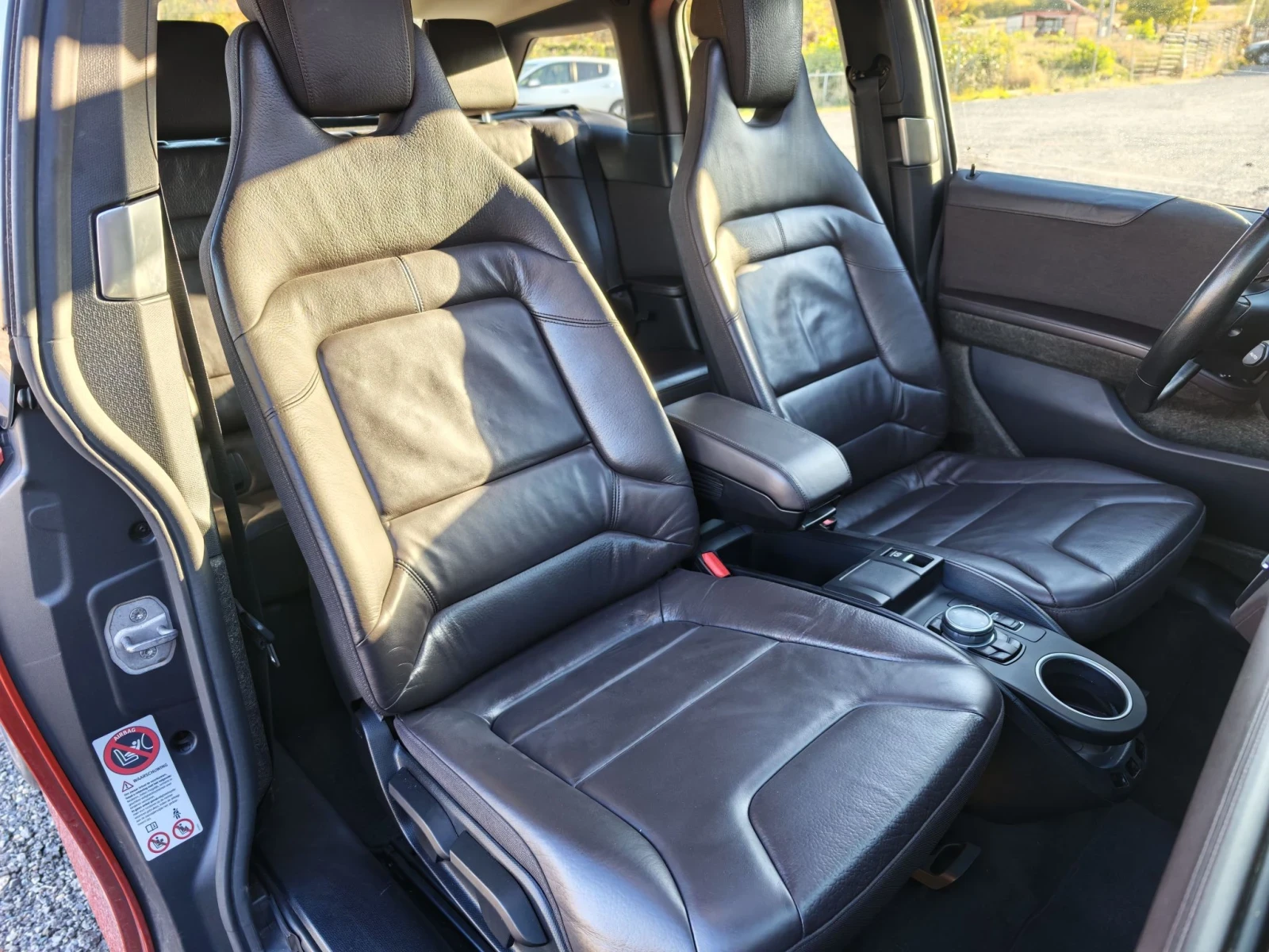 BMW i3 REX* PANO* HARMAN* DISTRON* FULL, снимка 16 - Автомобили и джипове - 56576236