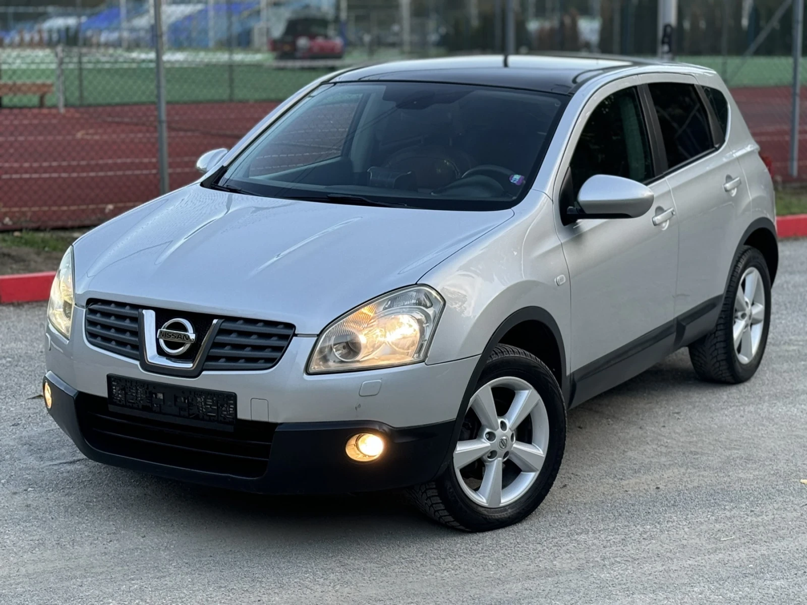 Nissan Qashqai 2dci 4x4 / панорама / подгрев / нави - изображение 2