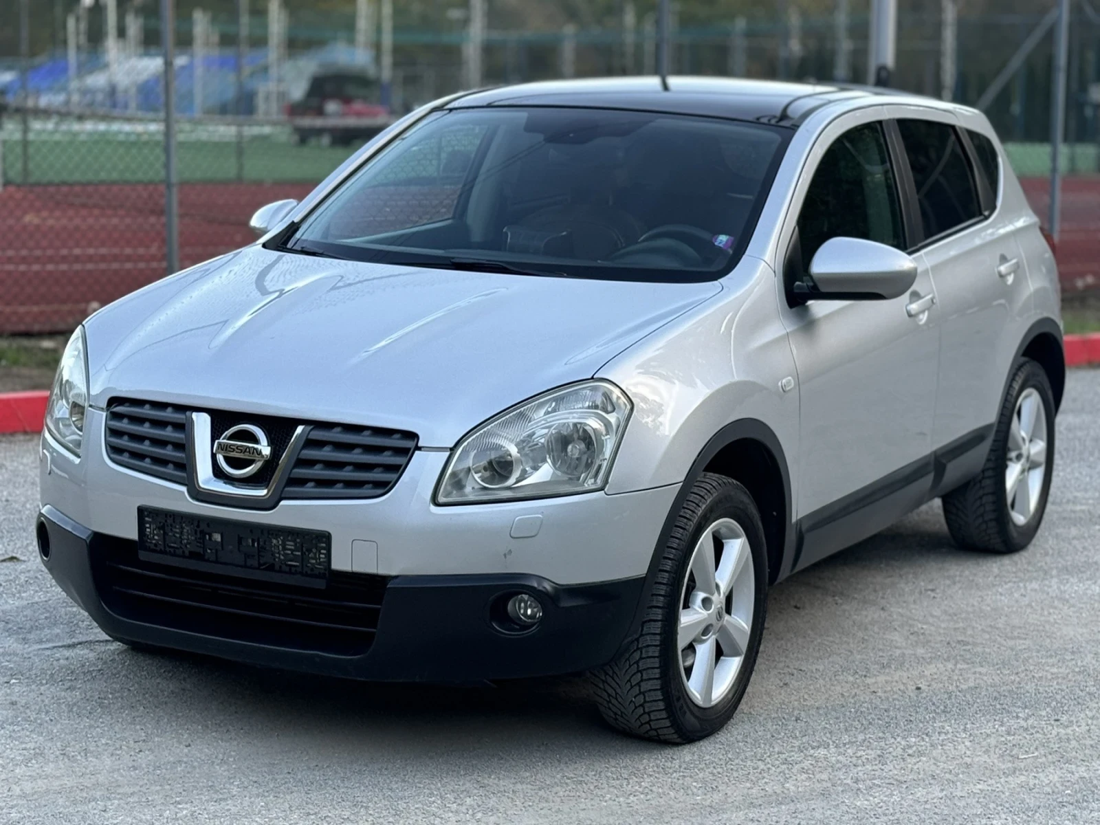 Nissan Qashqai 2dci 4x4 / панорама / подгрев / нави - изображение 3