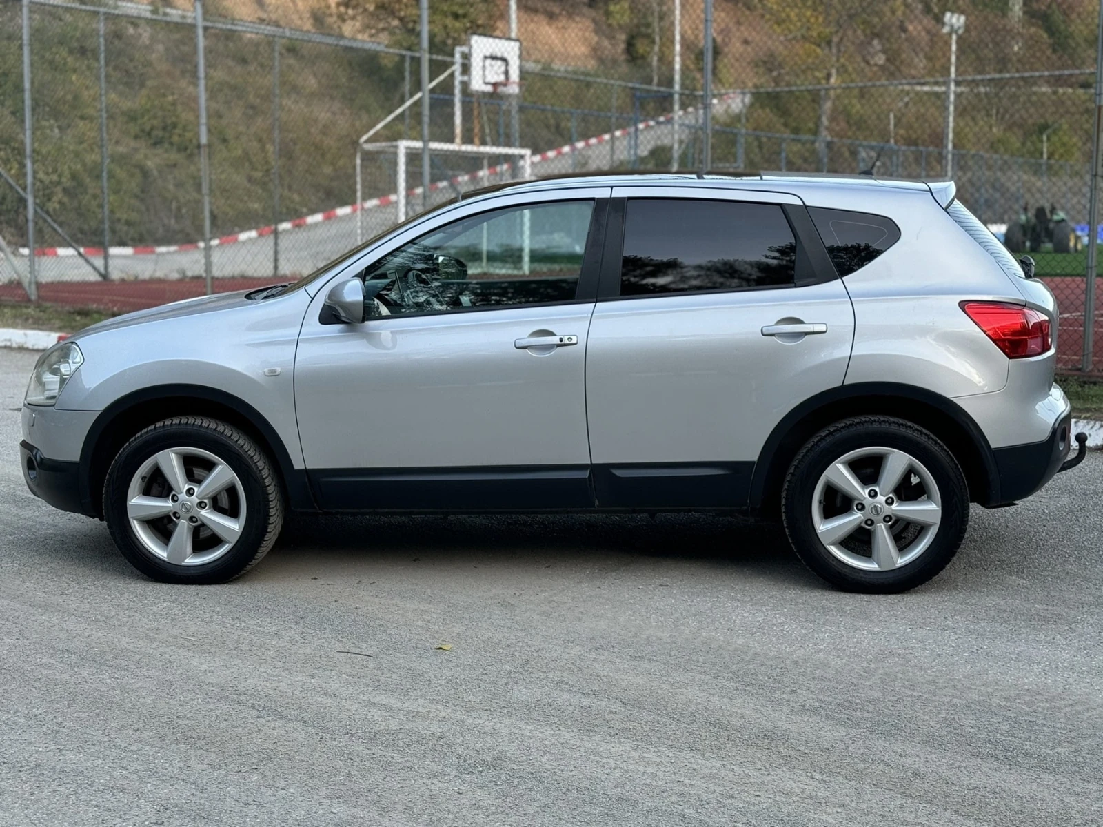 Nissan Qashqai 2dci 4x4 / панорама / подгрев / нави - изображение 8