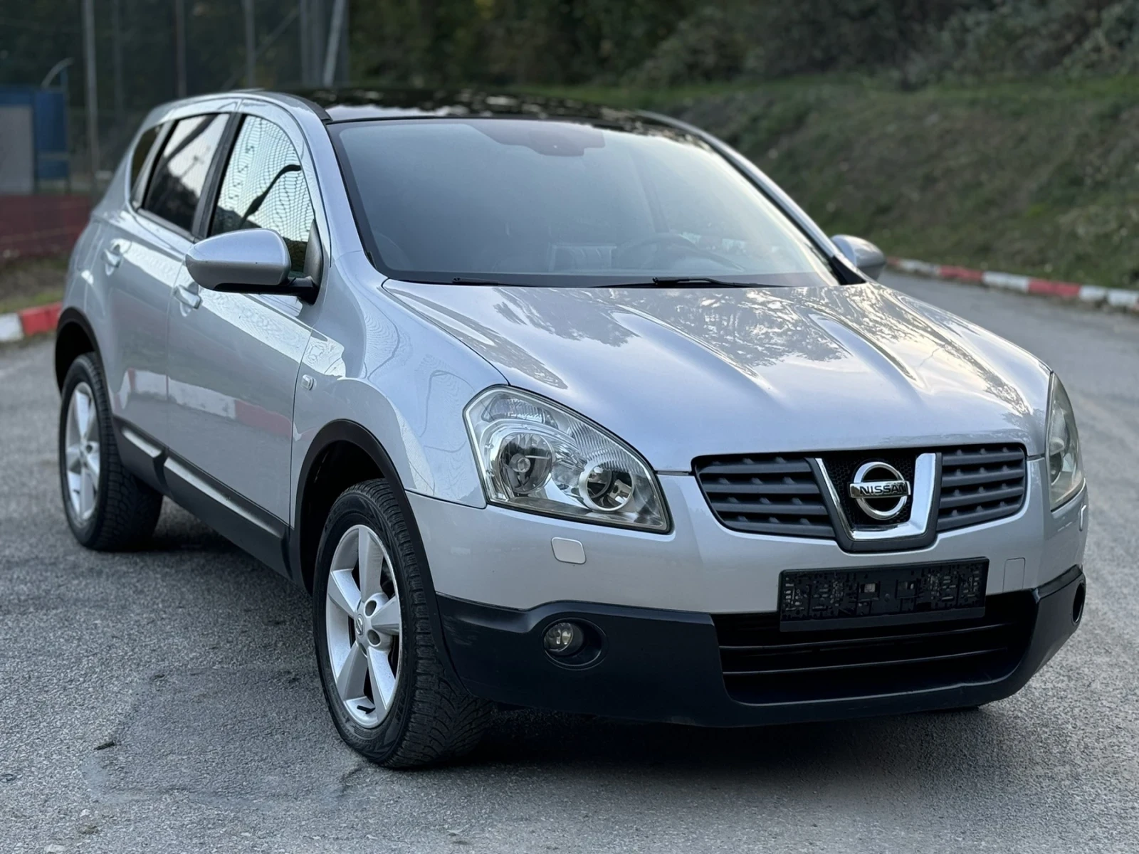 Nissan Qashqai 2dci 4x4 / панорама / подгрев / нави - изображение 4