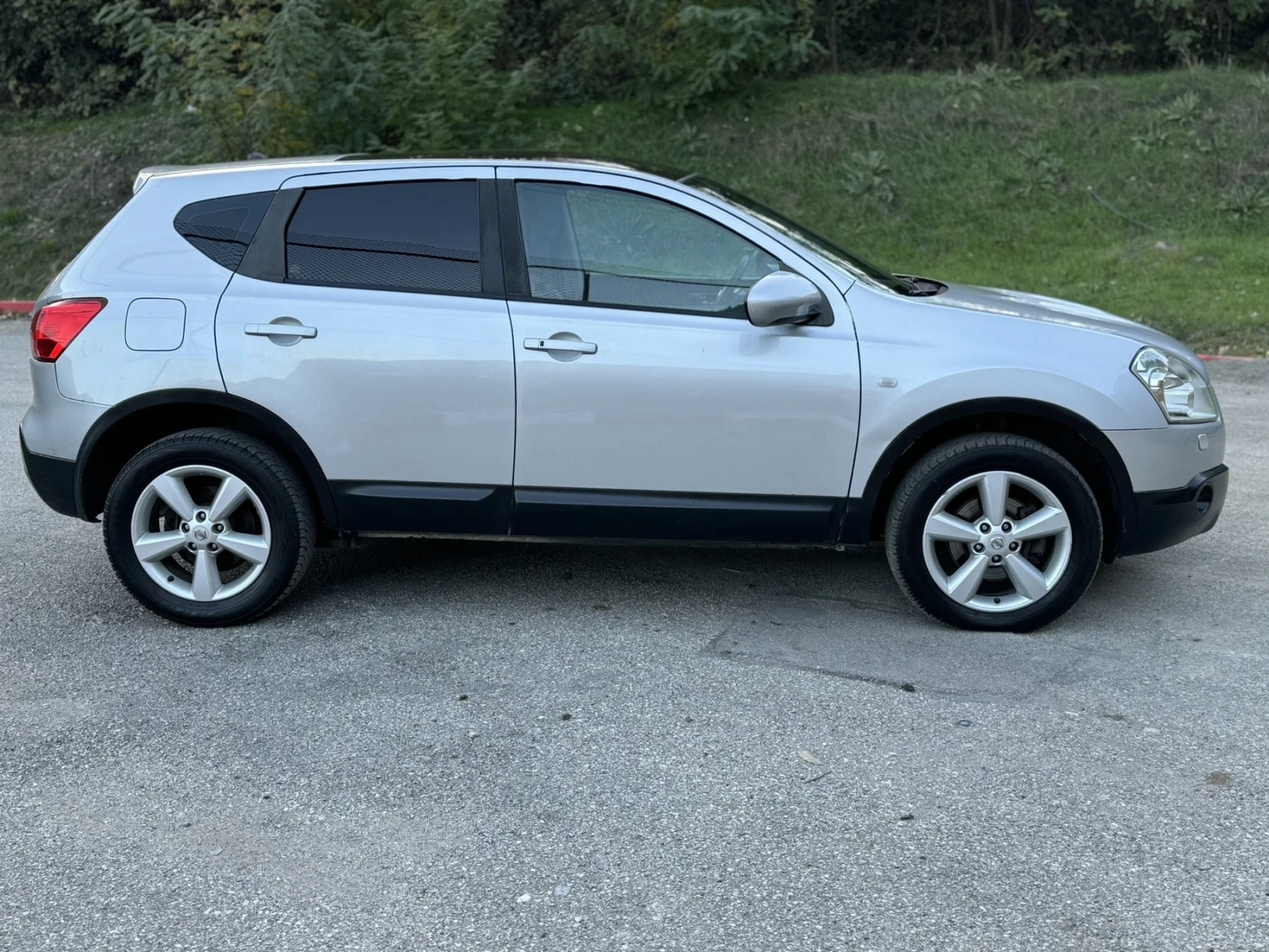 Nissan Qashqai 2dci 4x4 / панорама / подгрев / нави - изображение 9