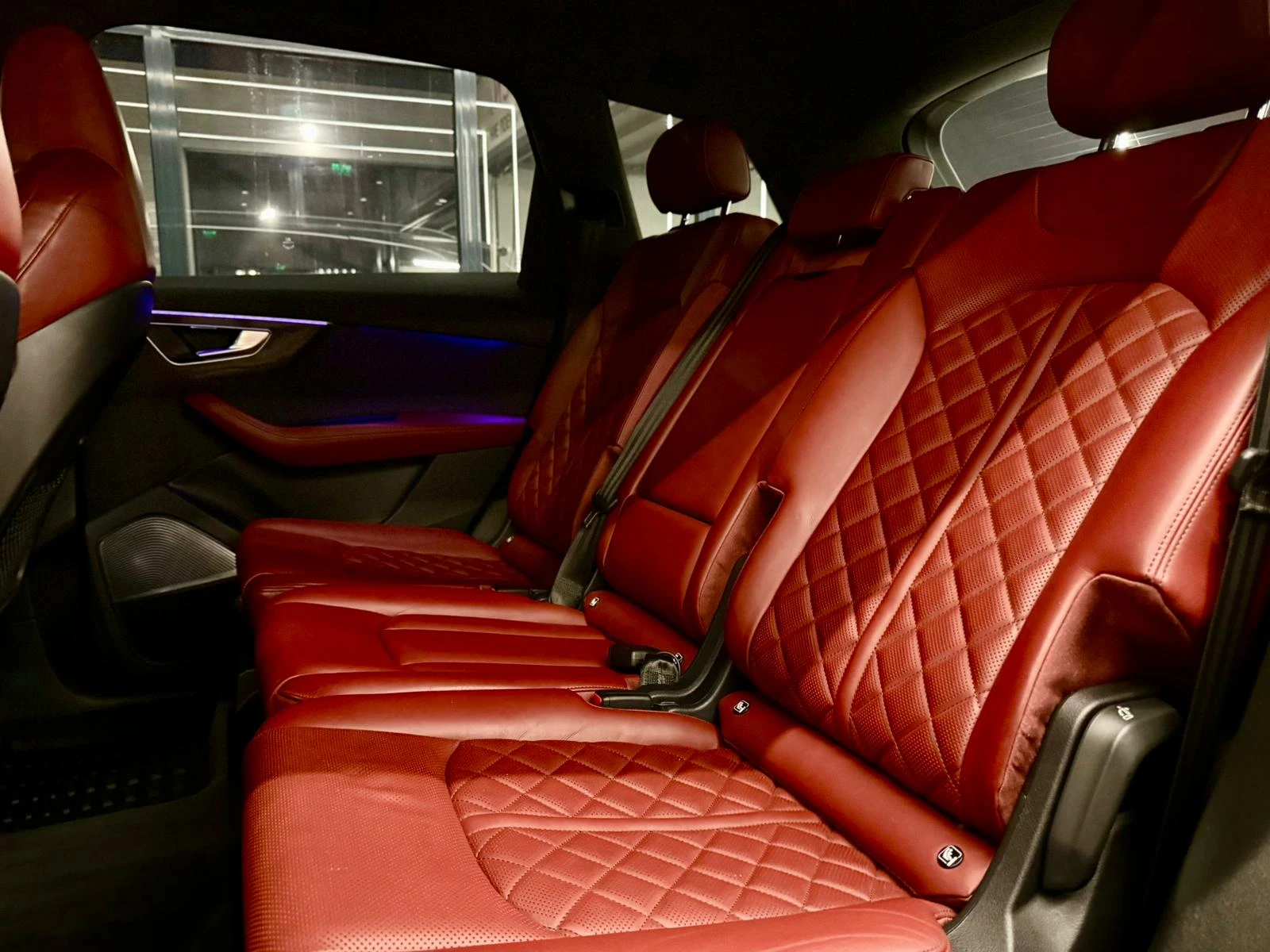 Audi SQ7 Ceramic* Matrix* 360* B&O* Лизинг - изображение 9