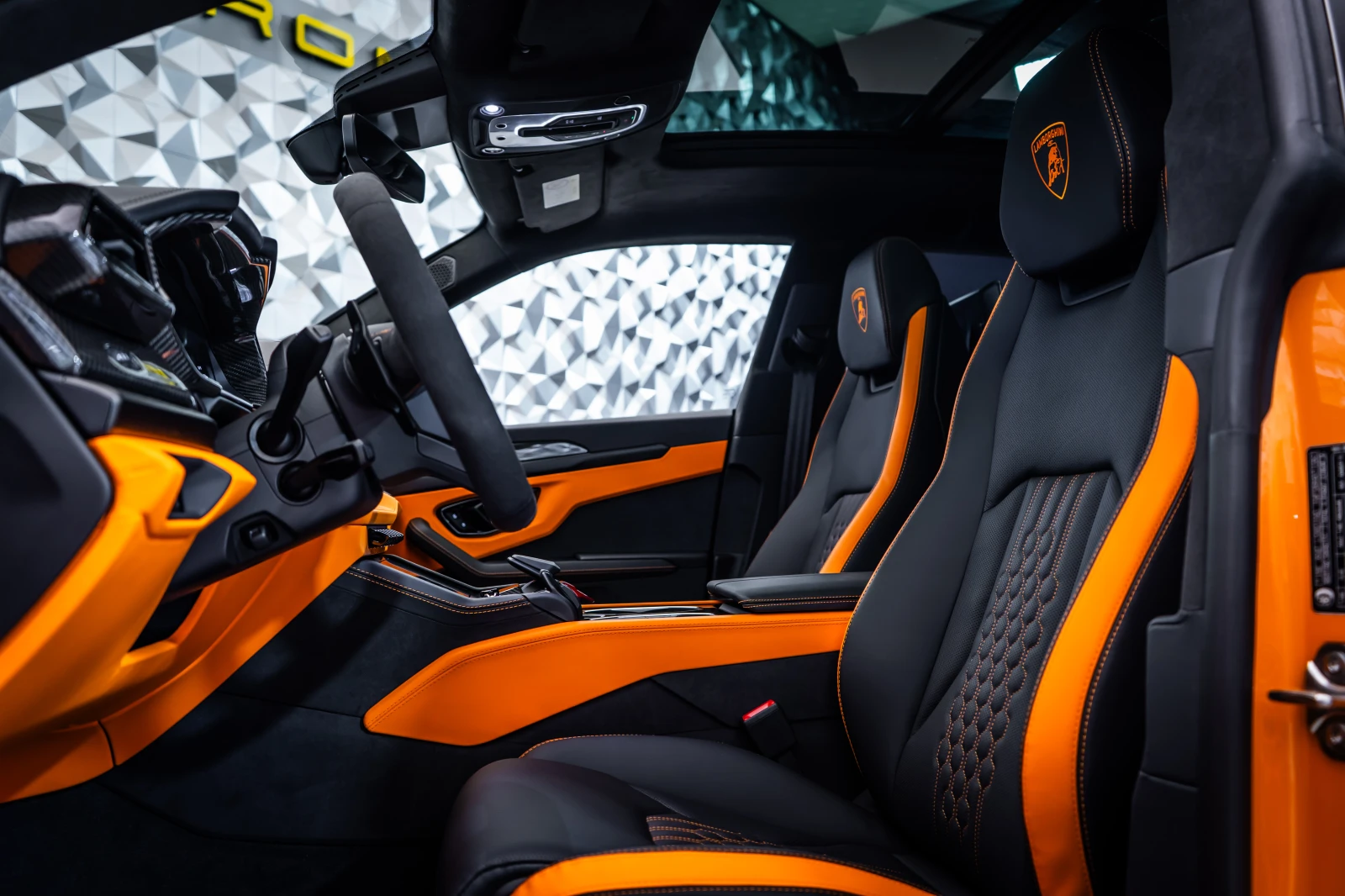 Lamborghini Urus SE  Arancio Borealis, снимка 12 - Автомобили и джипове - 55085488