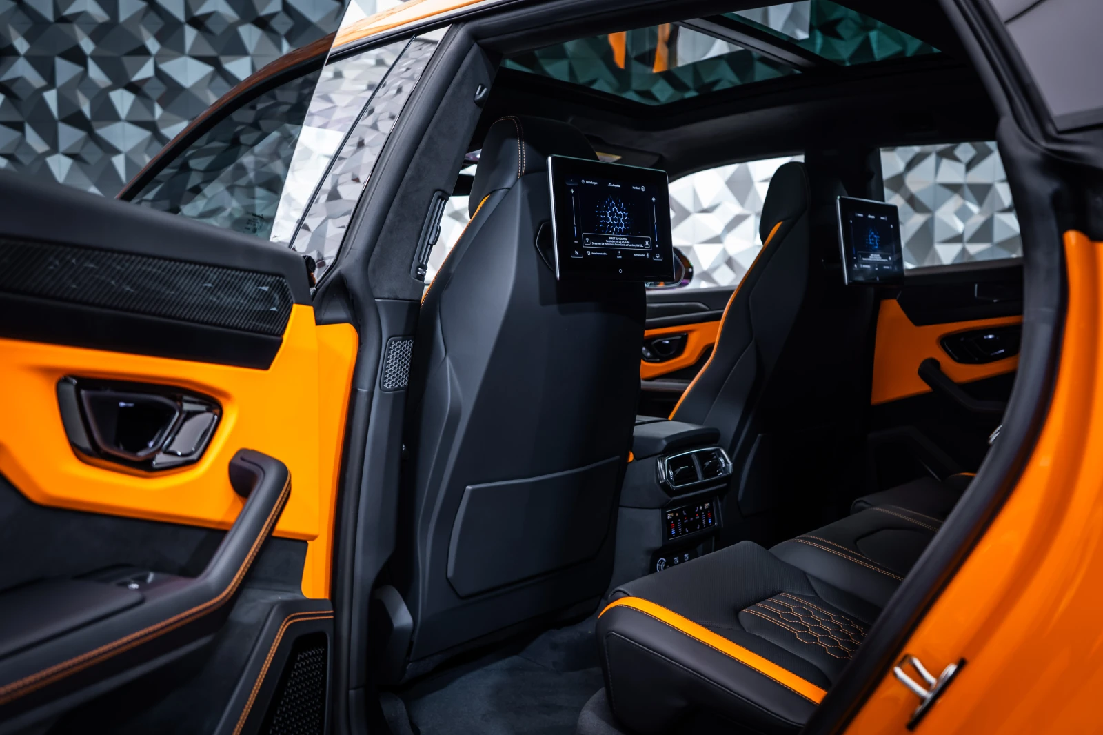 Lamborghini Urus SE  Arancio Borealis, снимка 14 - Автомобили и джипове - 55085488