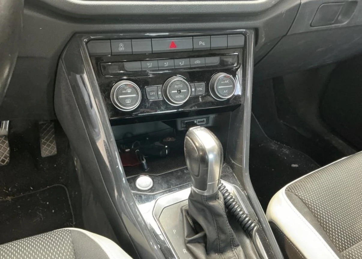 VW T-Roc 2.0TDI 150hp Carat, снимка 10 - Автомобили и джипове - 55383432