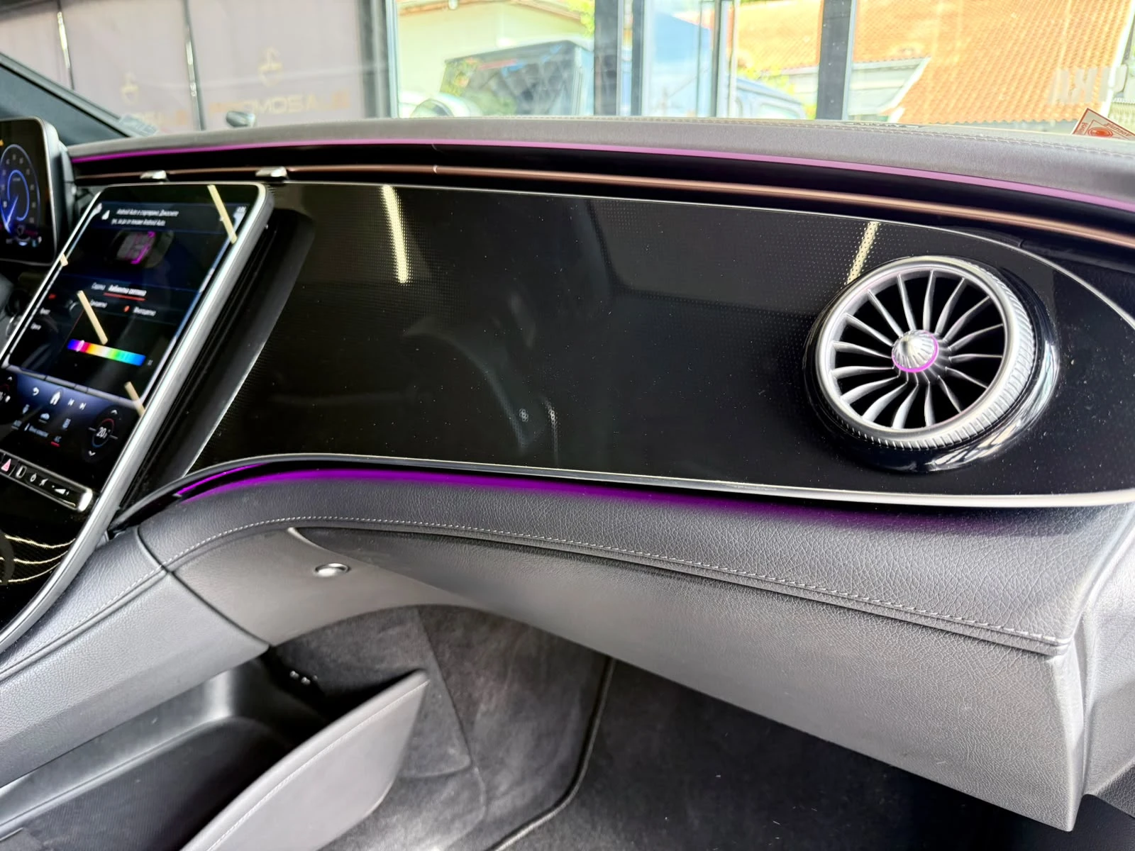 Mercedes-Benz EQE 300* Burmester* Подгрев* ЛИЗИНГ , снимка 13 - Автомобили и джипове - 56198434