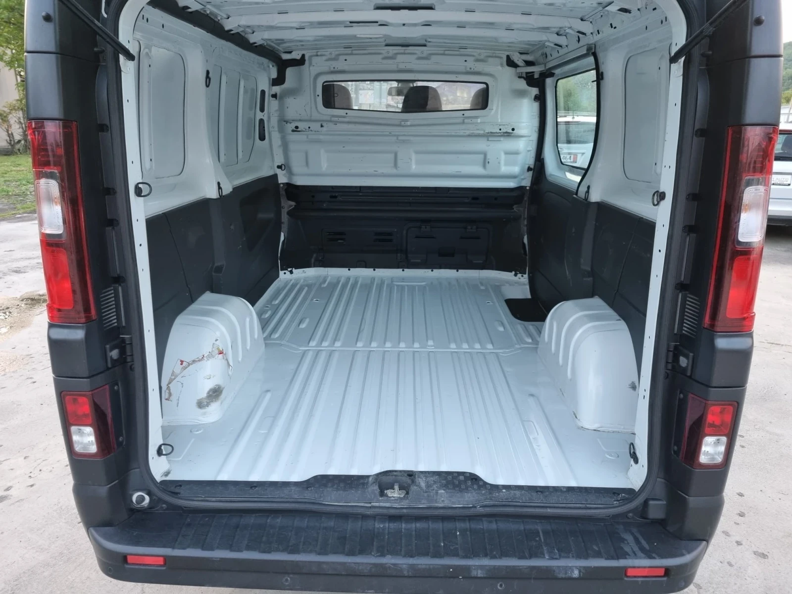Nissan NV300 1.6D 120к.с ШВЕЙЦАРИЯ, снимка 6 - Бусове и автобуси - 54665163