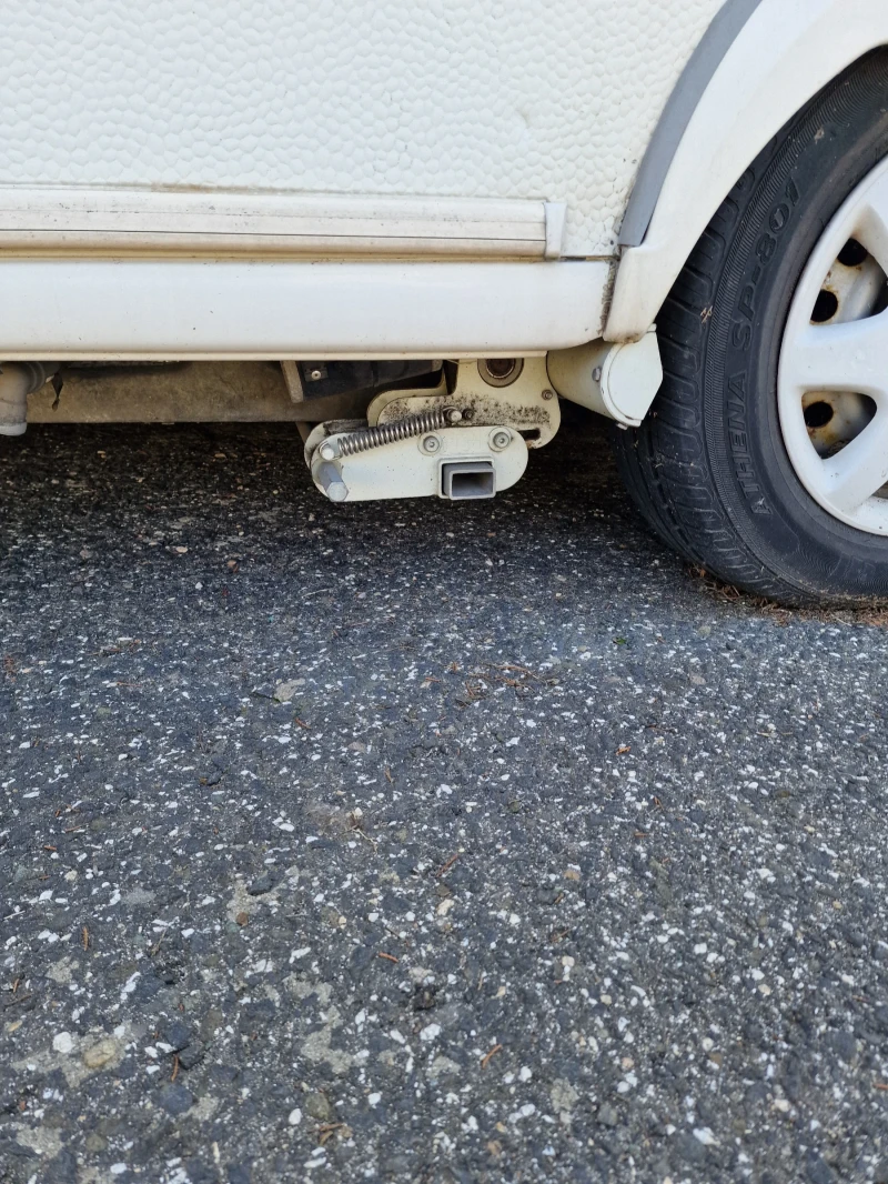 Каравана Hobby De luxe , снимка 3 - Каравани и кемпери - 52257064