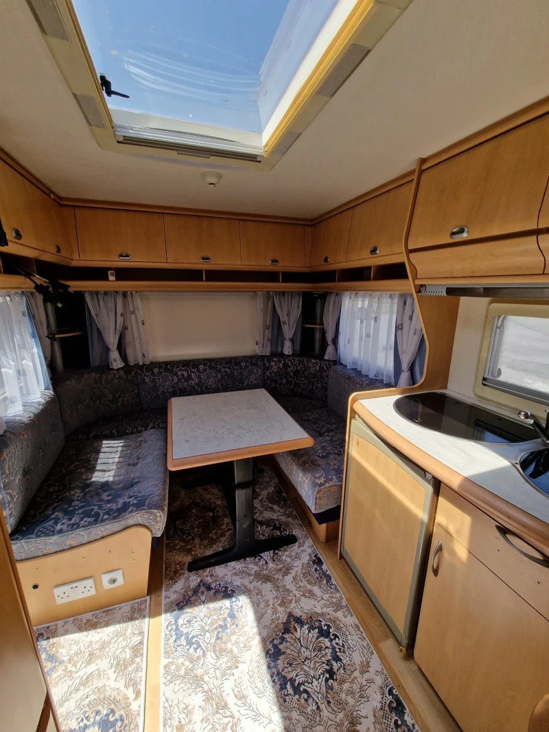 Каравана Hobby De luxe , снимка 5 - Каравани и кемпери - 52257064